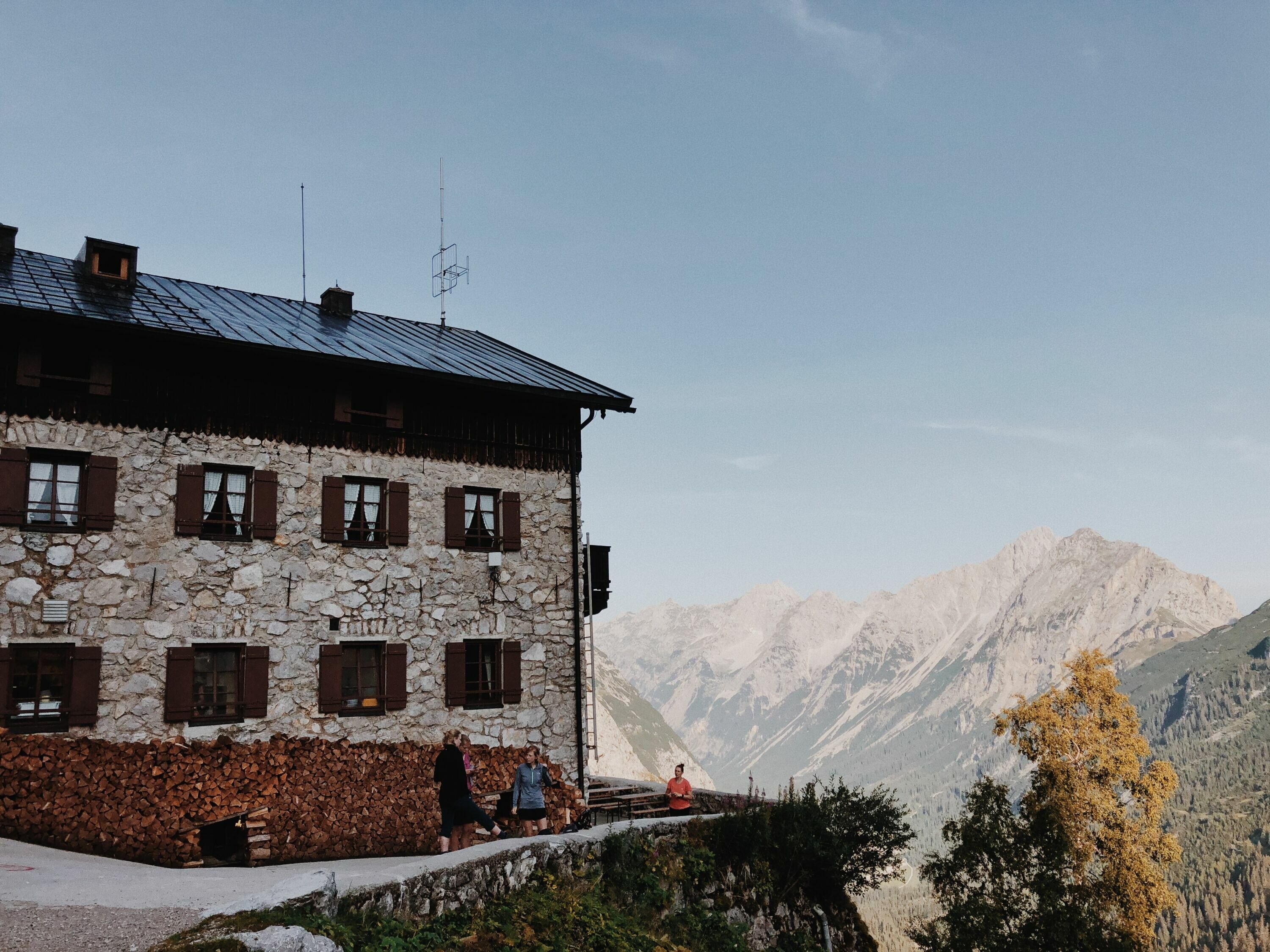 Ernst Wandert Weit: Karwendel-Durchquerung In 6 Etappen - Bergwelten