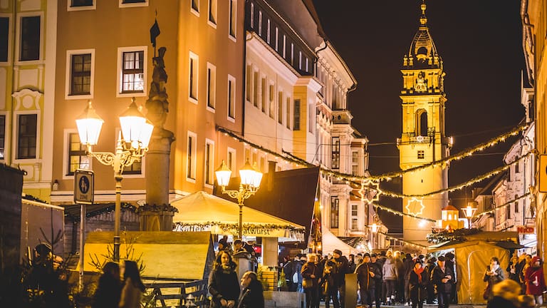 Ein alter Weihnachtsmarkt in Sachsen.