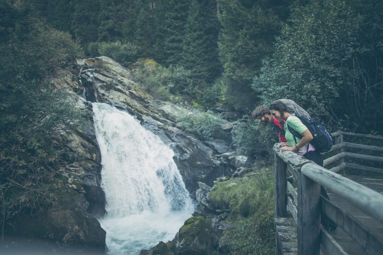 Wasserkaskaden ohne Touristen-Trubel in der Burkhardklamm.