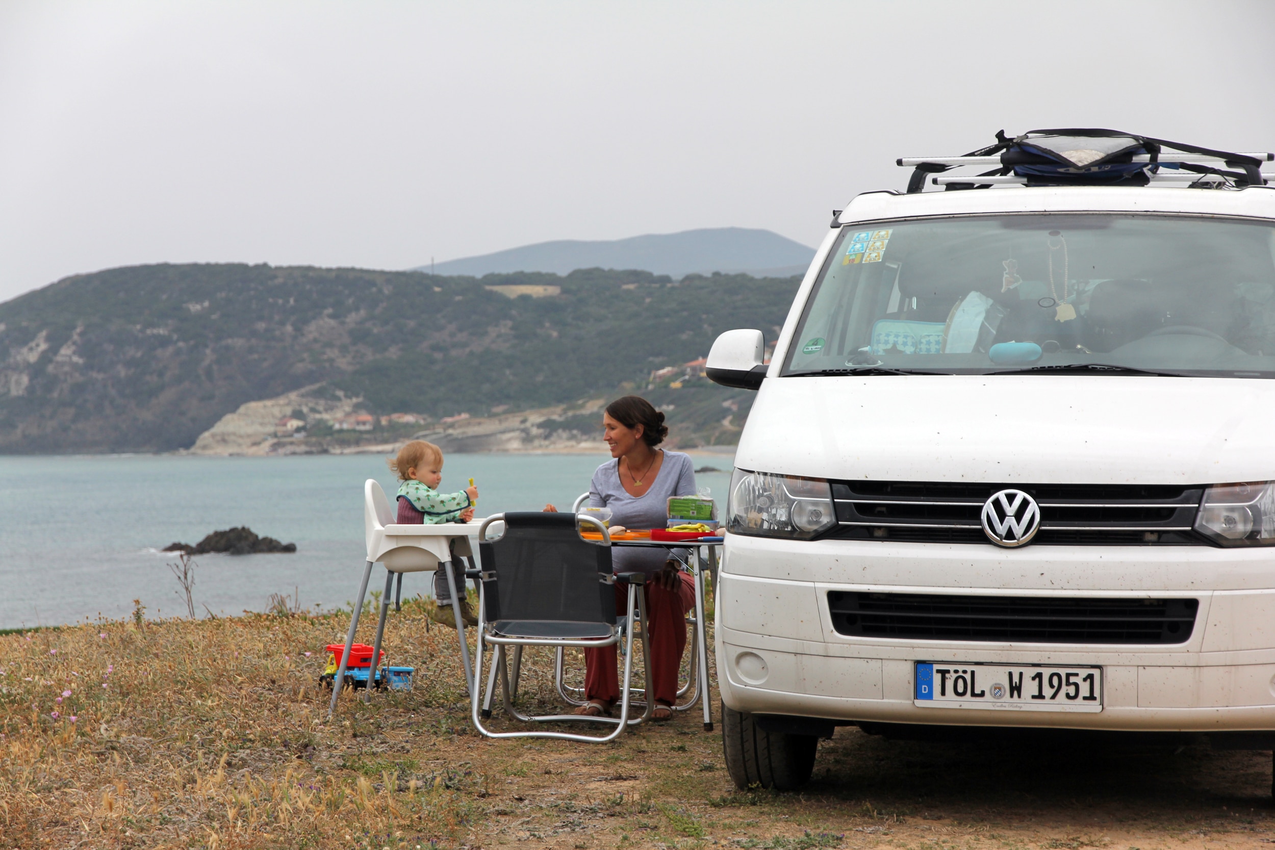 Elternzeitroadtrip im VW-Bus: Camping-Equipment - Bergwelten