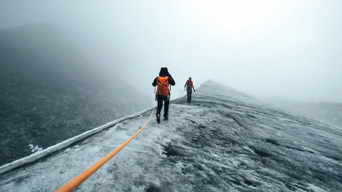 Mit einem geräumigen Rucksack – wie dem EXPED VERGLAS – bist du für jede Gletscherwanderung gut gerüstet.