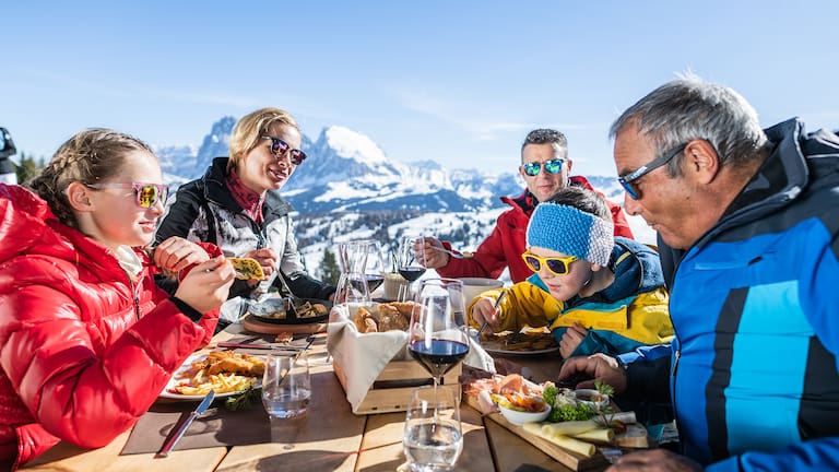 In der Dolomitenregion Seiser Alm bleiben keine kulinarischen Wünsche offen.