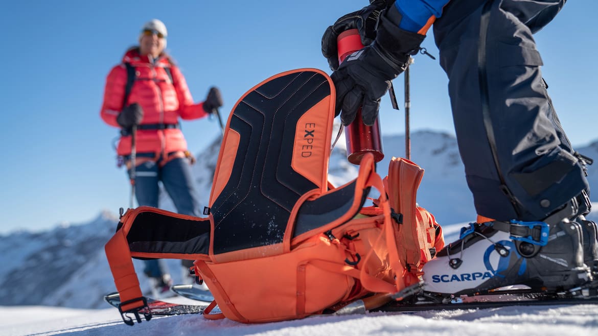 Clever: Beim EXPED Couloir ermöglicht ein umlaufender Reißverschluss auf der Rückseite einen schnellen und übersichtlichen Zugriff auf das Hauptfach.