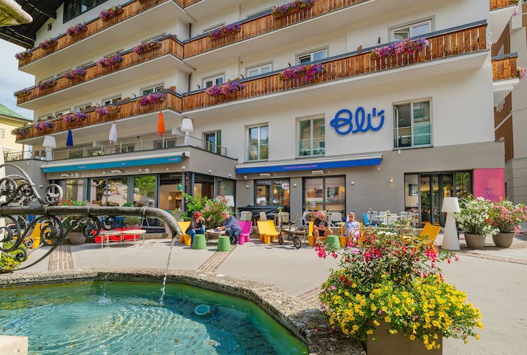 Hotel Blü mit Pool und Terrasse