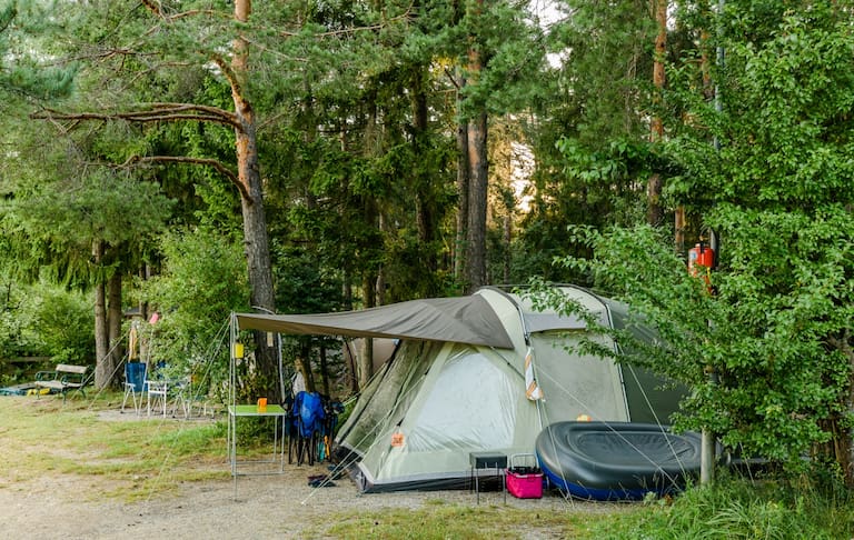 Zelt im Wald am Faakersee