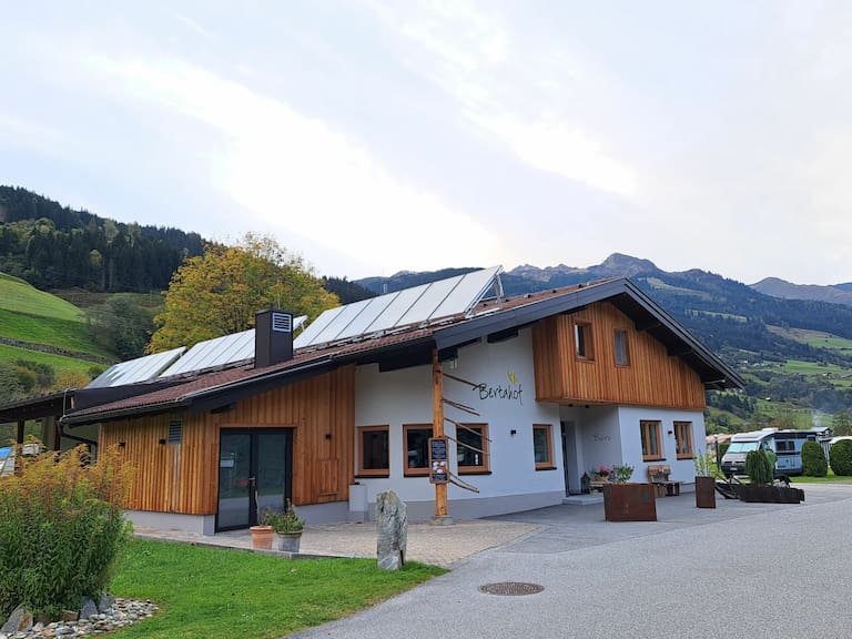 Campingplaty Bertahof Hauptgebäude im Gasteiner Tal