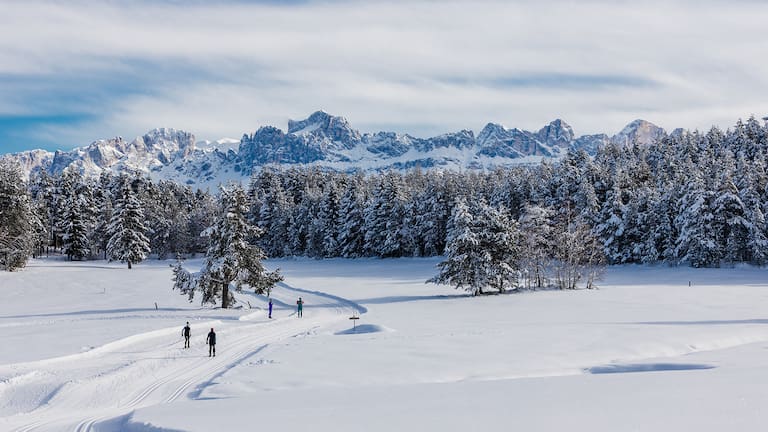 Auf den Loipen rund um die Region Eggental zeigt sich die Winterwelt von ihrer besten Seite.