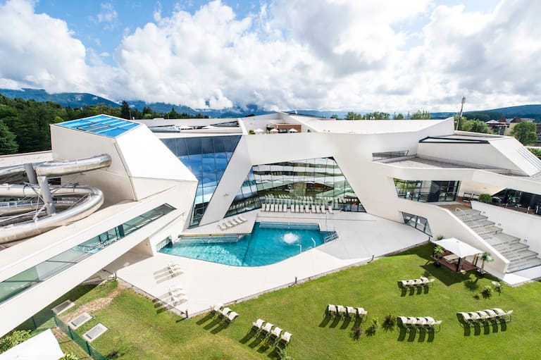 Kärntner Therme Warmbad aus der Vogelperspektive region villach