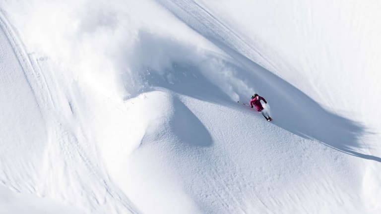 Mit den Winter-Essentials von Arc'teryx bist du für die kommende Skisaison gut ausgestattet.