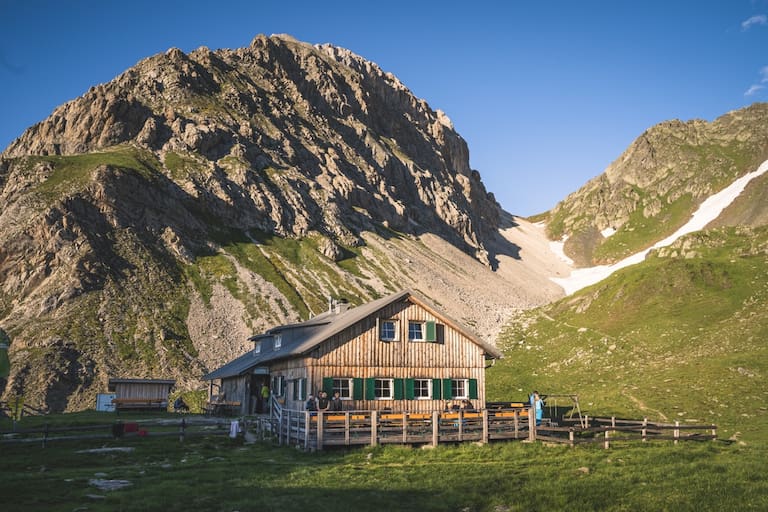 Die Obstansersee-Hütte ist ein beliebtes Wanderziel.