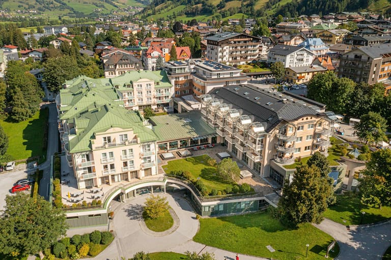 Das Gxund, Aktiv- und Gesundheitsresort in Bad Hofgastein aus der Vogelperspektive