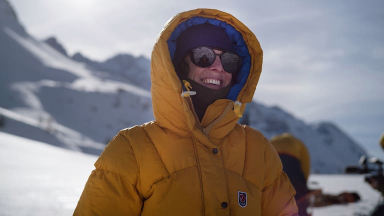 Mit der Fjällräven Expedition Down Jacket M bist du bestens für die kommende Wintersaison ausgestattet.