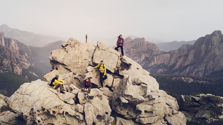 Mit der Isolationsjacke Crag IN Jacket von Mammut bist du für die kälteren Tage am Berg bestens ausgestattet.