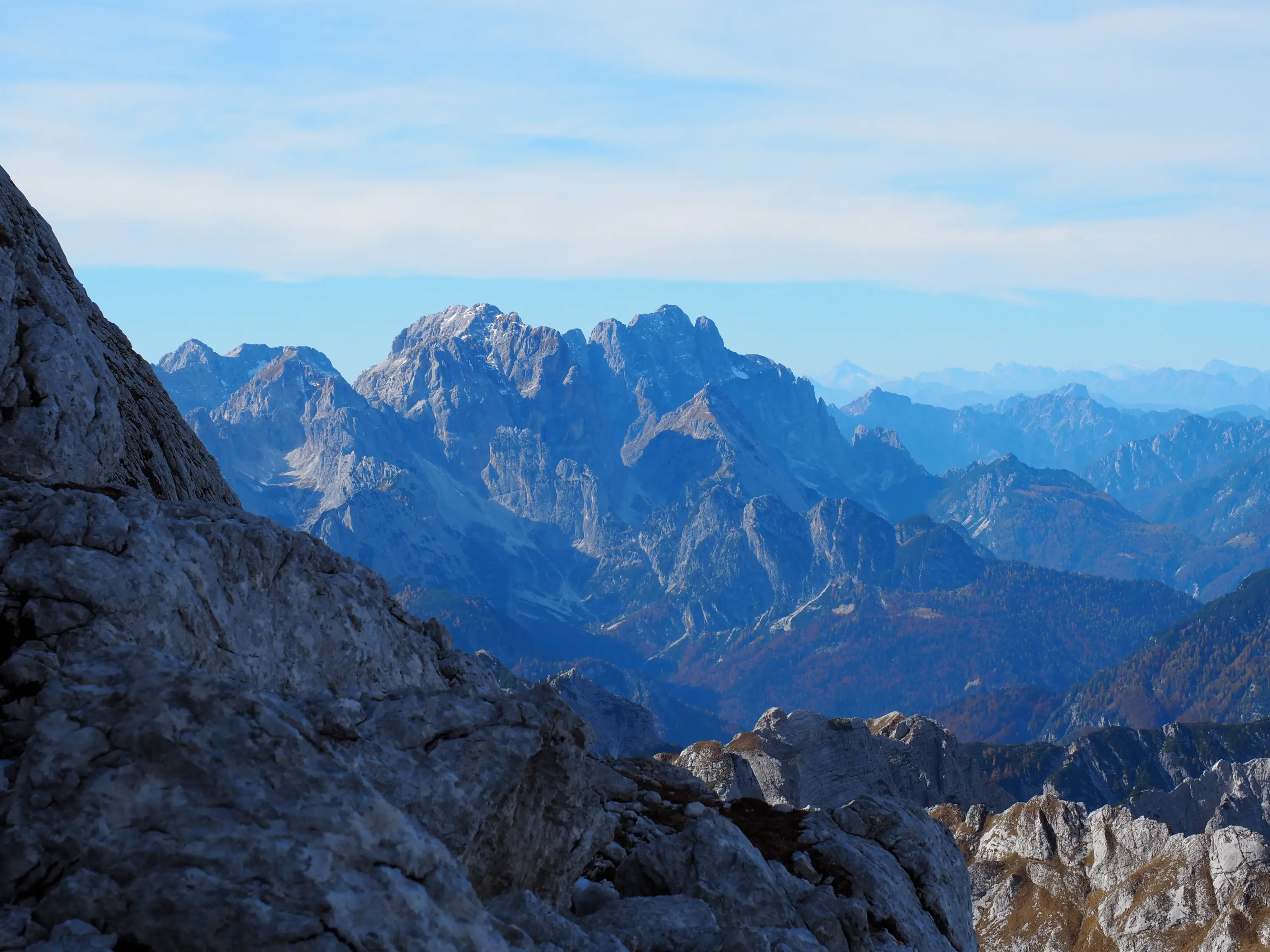 Bei einer Wanderung am Mangart wird man mit großartigem Panorama belohnt.