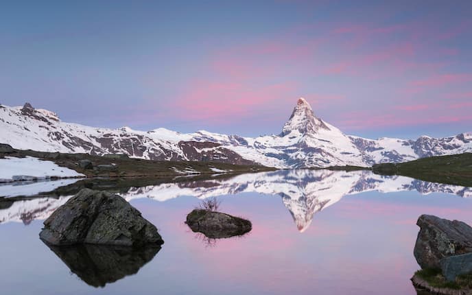 https://www.bergwelten.com/files/article/images/schweiz-matterhorn-walliser-alpen.jpg?impolicy=688x430_fc