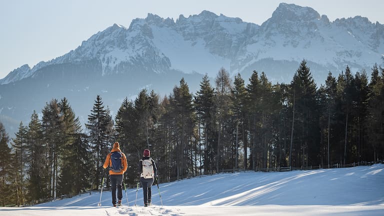 Beim Schneeschuhwandern erlebt man die Natur abseits des Trubels.