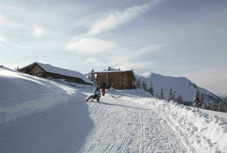 Die Birgitzer Alm ist im Winter eine beliebte Rodelhütte.