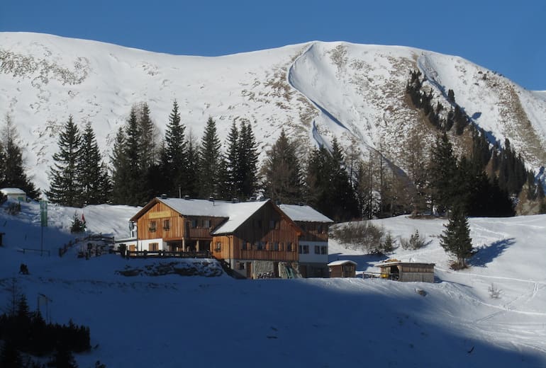 Die Wolfratshauser Hütte ist im Winter ein beliebter Ausgangspunkt für Skitouren