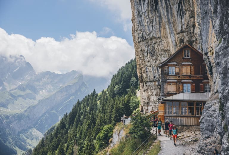 Das Aescher Wildkirchli ist eine der beliebtesten Destinationen in den Alpen.