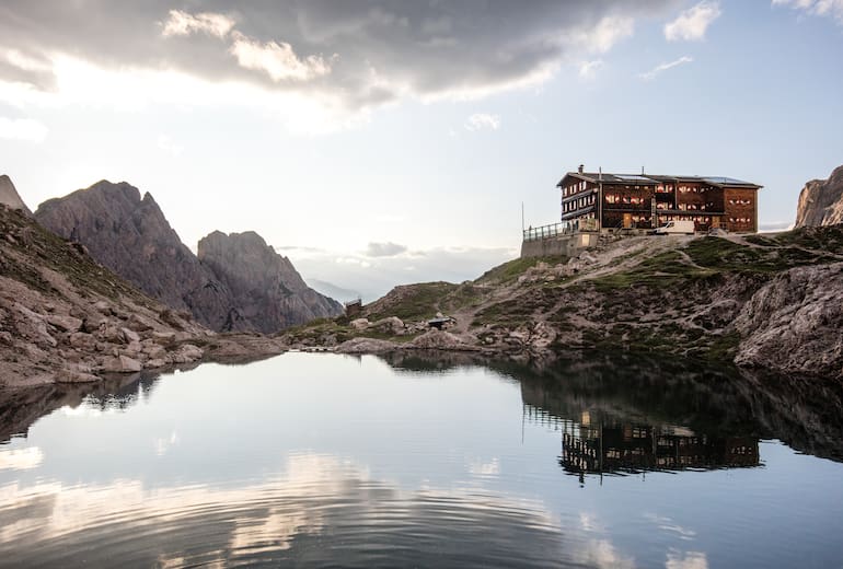 Karlsbader Hütte mit Laserzsee