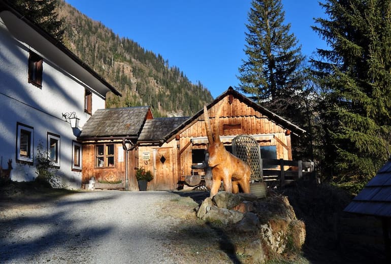 Die Dicktlerhütte ist eine willkommene Jausenstation an der Longa bei Weißpriach.