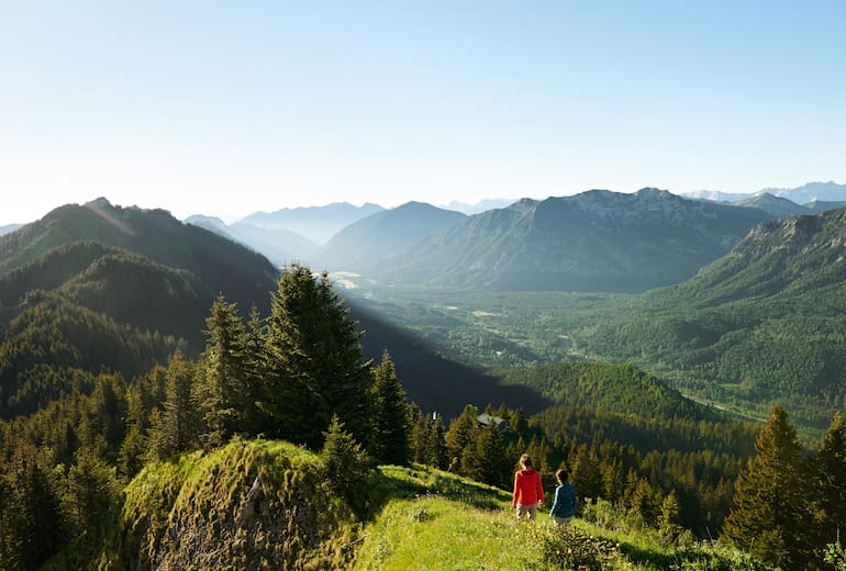 Abstieg vom Kolbensattel zur Kolbensattelhütte bei Oberammergau