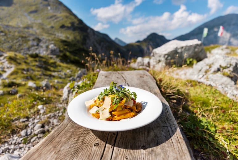 Köstliches Mittagessen auf der Lamsenjochhütte