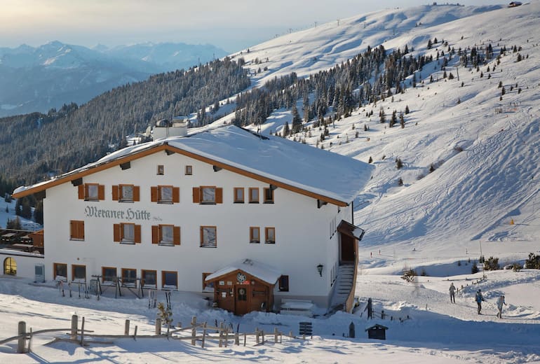 Die Meraner Hütte ist auch im Winter ein beliebtes Ausflugsziel.