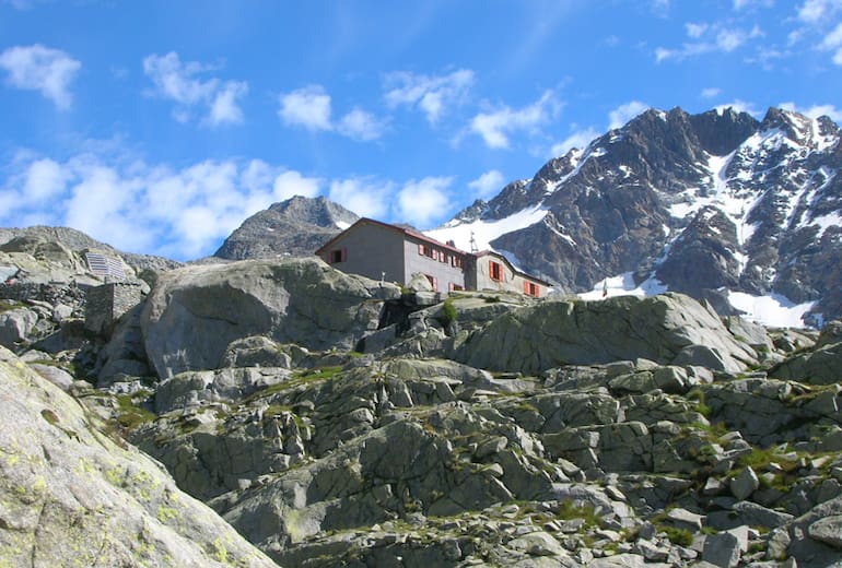 Die Hütte und der Monte Disgrazia