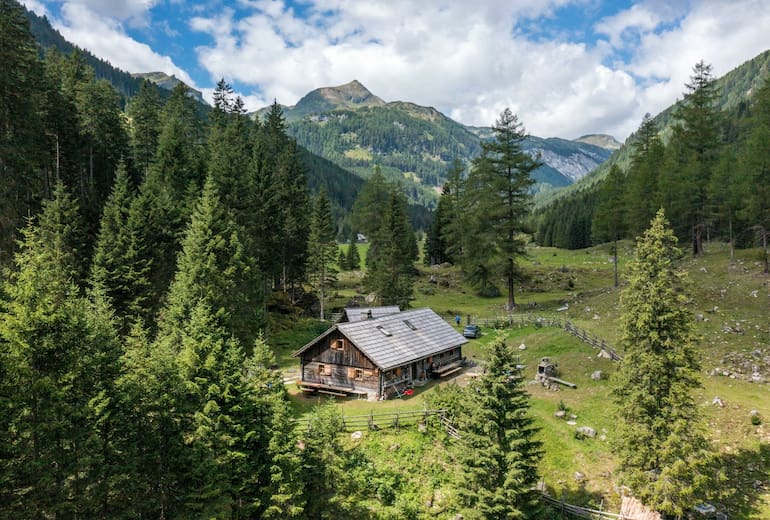 Auf der Raderhütte im Weißpriachtal werden Tradition und Brauchtum gelebt.