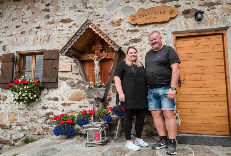 Die Oberkaseralm im Naturpark Texelgruppe wird von Kathrin und Stephan Burger bewirtschaftet.