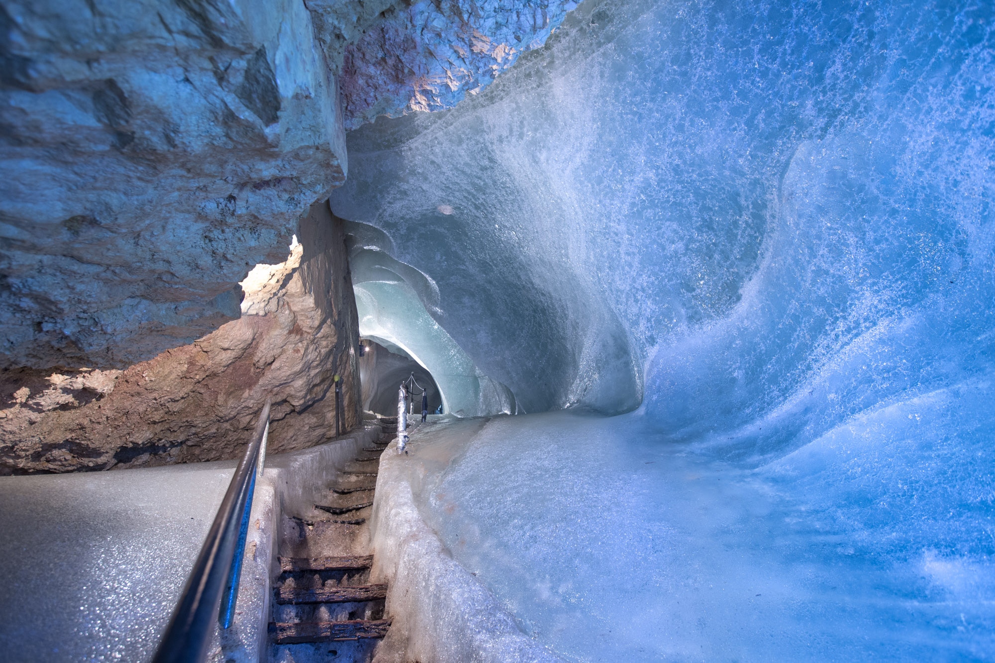 Eishöhle unter Wasser