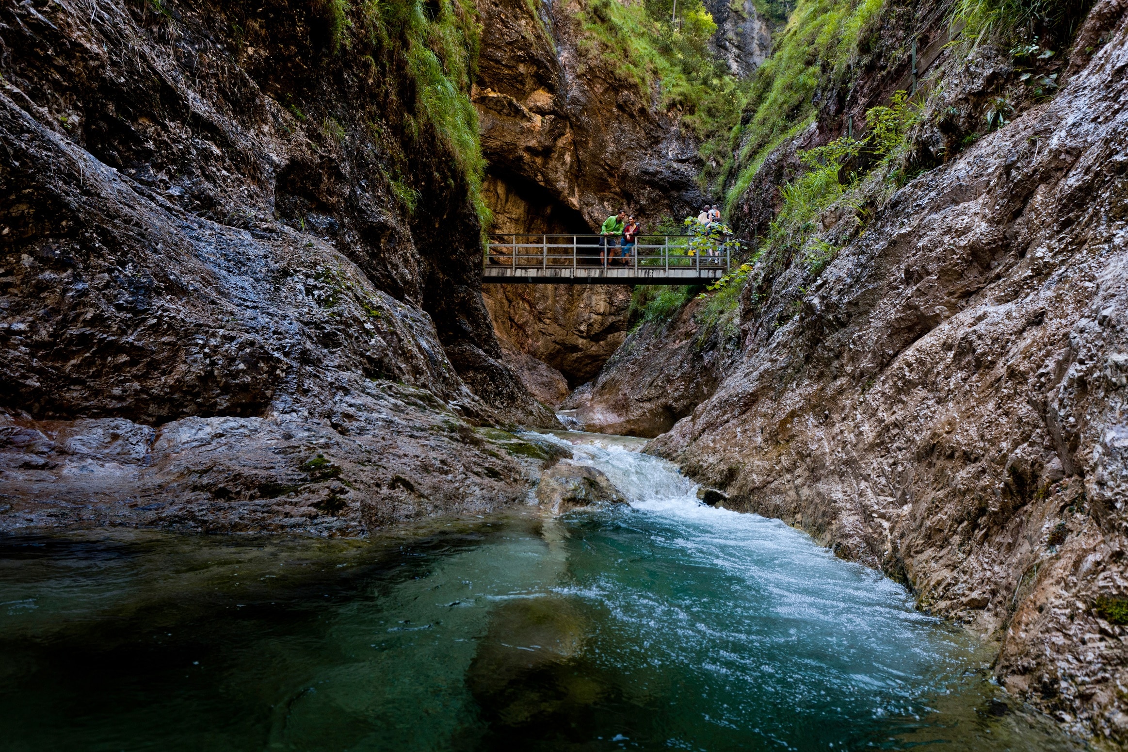 Wandern: Durch die Almbachklamm nach Ettenberg - Bergwelten