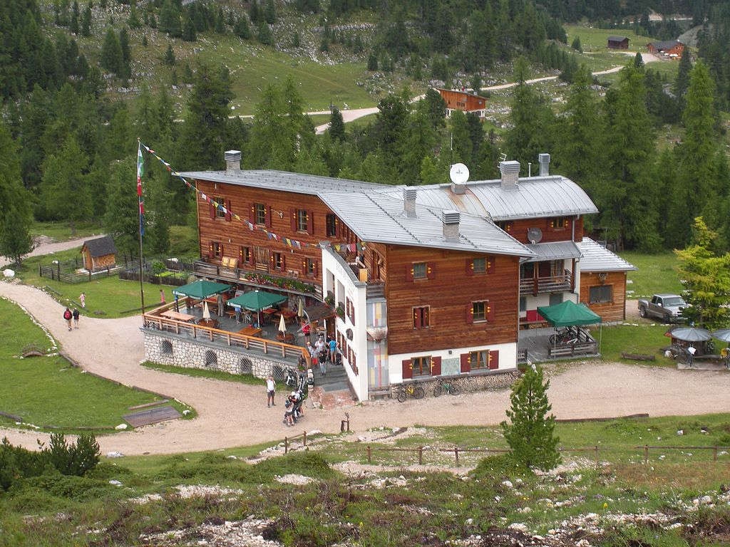 Wanderung zur Fanshuette von Pederu - 2:00 h - 5 km - Bergwelten